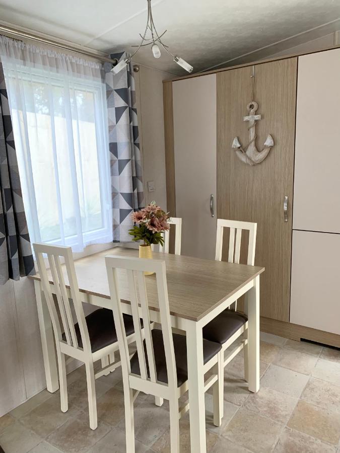 Mollys Retreat Pet Friendly Three Bed Caravan With Small Garden Newquay Bay Resort Quieter Area Of Park Kültér fotó