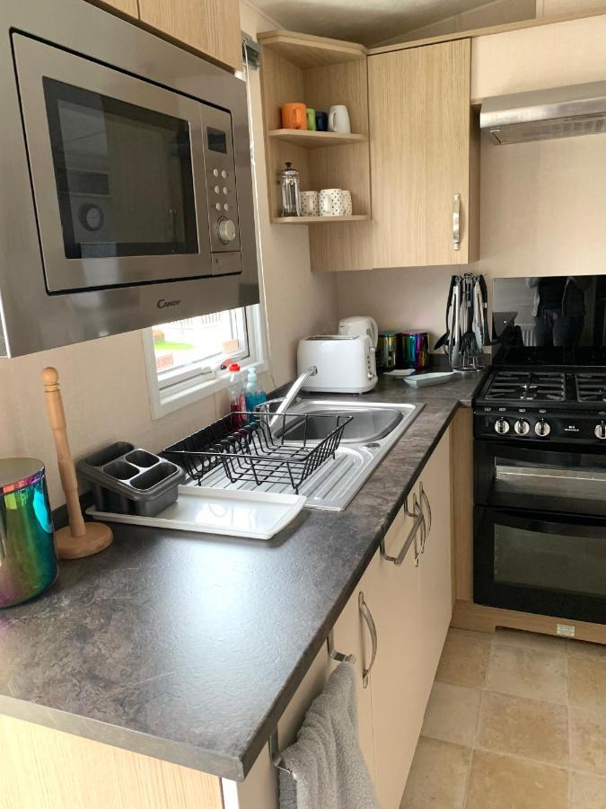Mollys Retreat Pet Friendly Three Bed Caravan With Small Garden Newquay Bay Resort Quieter Area Of Park Kültér fotó